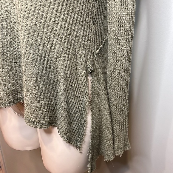 Women’s Green Long Sleeve Shirt - Picture 8 of 9